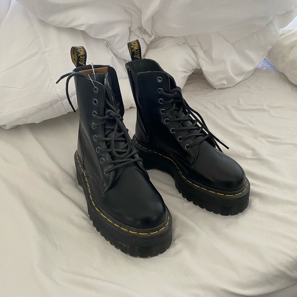 NWT Marten Jadon 8-Eye Boot